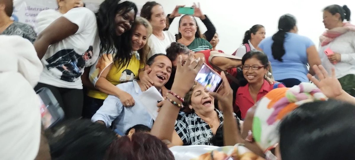 ¡Vamos pueblo!

AQUÍ NADIE SE RINDE

NADIE AFLOJA. 

Esta curul es del pueblo y sus derechos, la defenderemos con la misma dignidad y la misma valentía de siempre. 

¡Seguimos en lucha! 

¡Hasta que la dignidad se haga costumbre!