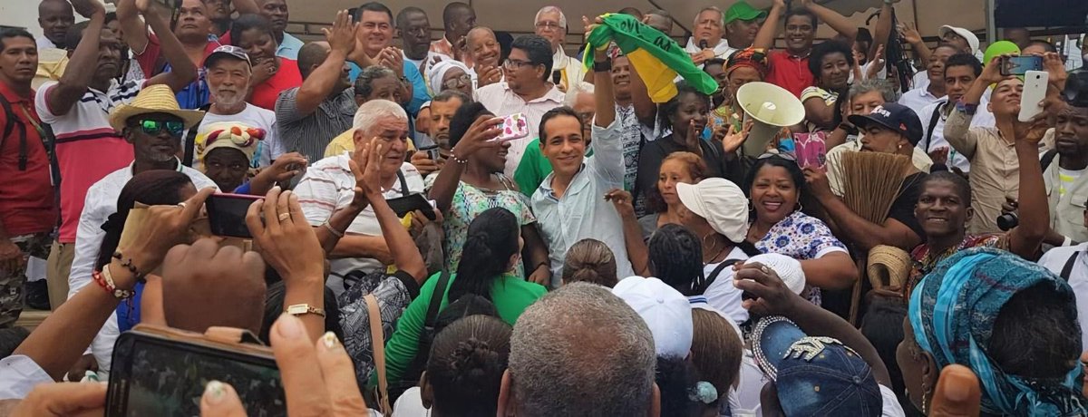 AlexLopezMaya's tweet photo. ¡Vamos pueblo!

AQUÍ NADIE SE RINDE

NADIE AFLOJA. 

Esta curul es del pueblo y sus derechos, la defenderemos con la misma dignidad y la misma valentía de siempre. 

¡Seguimos en lucha! 

¡Hasta que la dignidad se haga costumbre! https://t.co/hIgrpEn5fH
