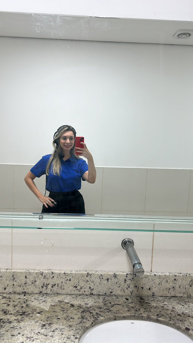 rubiacassol's tweet photo. 👈🏻realizou um sonho de infância e usou um walk talk igual a produção do faustão https://t.co/ybyoUWhph6