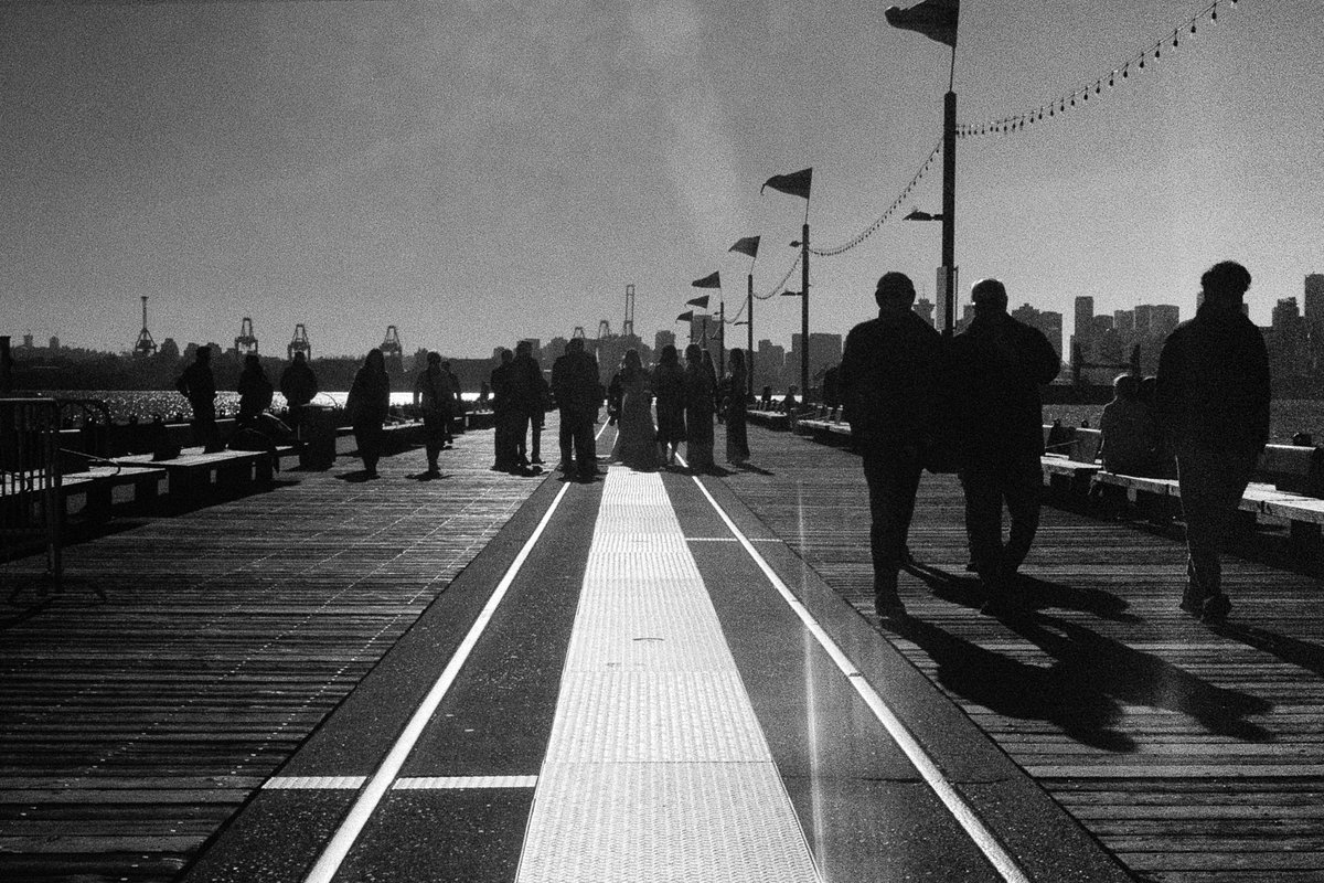 krishooperphoto's tweet photo. Shadowy figures babbling on

#NikonFM2 #IlfordHP5 #BlackAndWhite #FilmPhotography #StreetPhotography #BelieveInFilm #Vancouver #Vanspc #HomeDeveloping https://t.co/YWZLtaTkGj
