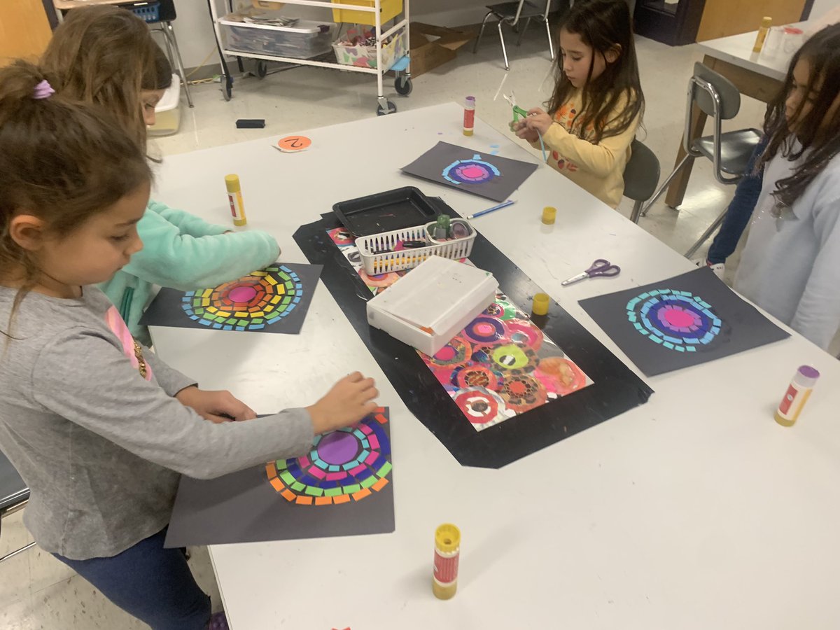 art_with_fowler's tweet photo. These 1st grade #AlmaThomas inspired projects are stunning!! Through this project, Ss are discovering their #portraitofanArtist superhero powers of #globalcitizens #inspiredinnovators and #solutionseekers https://t.co/uDukPZkUs2