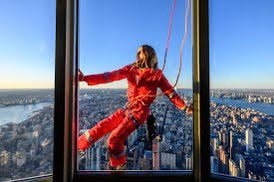 Russell Brand cosplay enthusiast climbs Empire State Building…wait, being told this is actually Jared Leto…