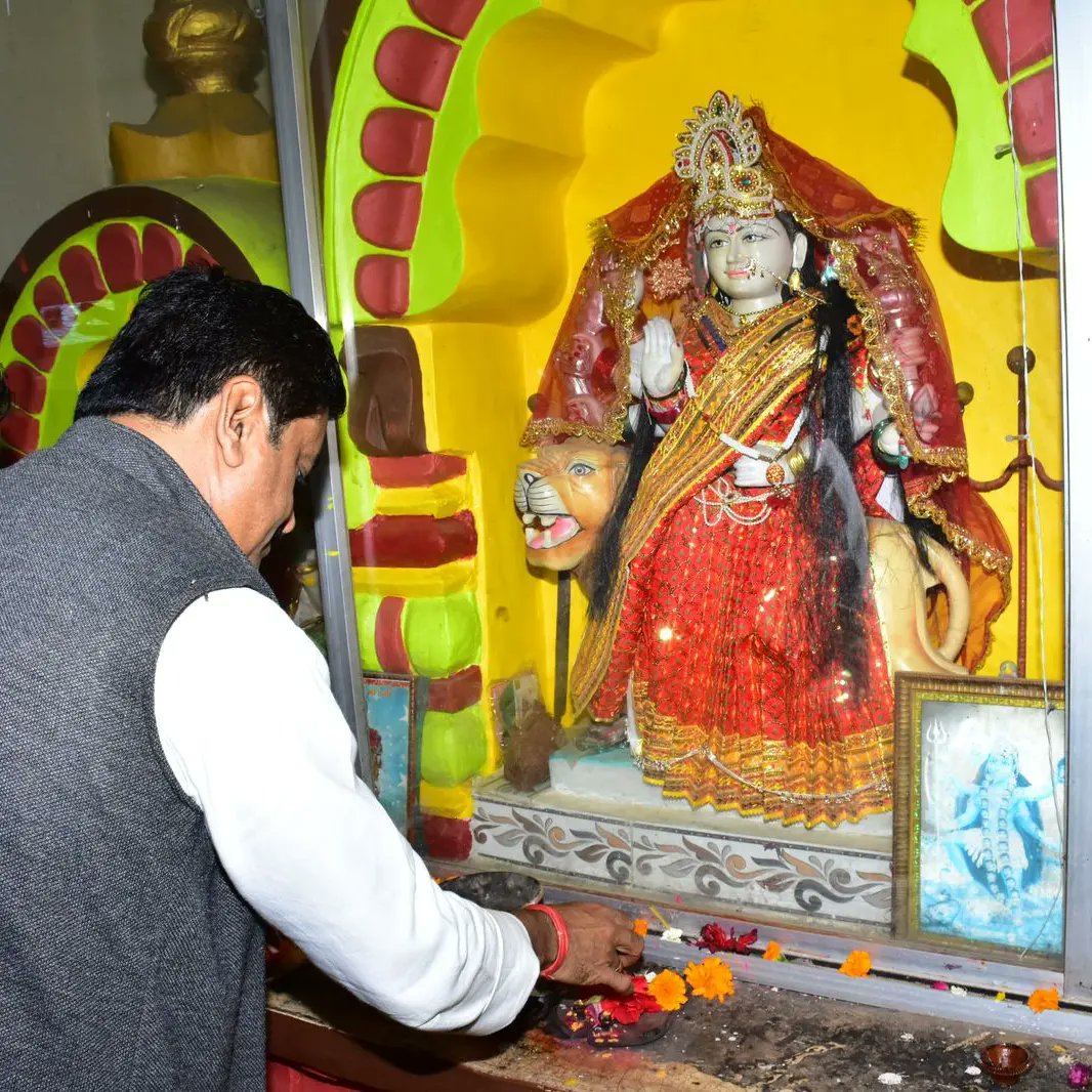 SukhdeoPanse's tweet image. ग्राम आष्टा में पारंपरिक भारतीय संस्कृति की आस्था और मर्यादा पुरुषोत्तम श्रीराम के चरितार्थ को मनुष्य जीवन को शत मार्ग पर चलने की दिशा दिखाने वाले रामलीला कार्यक्रम में सम्मिलित होकर उपस्थित आम जन मानस को संबोधित किया |

&quot;बोले सिया बलराम चंद्र की जय&quot;