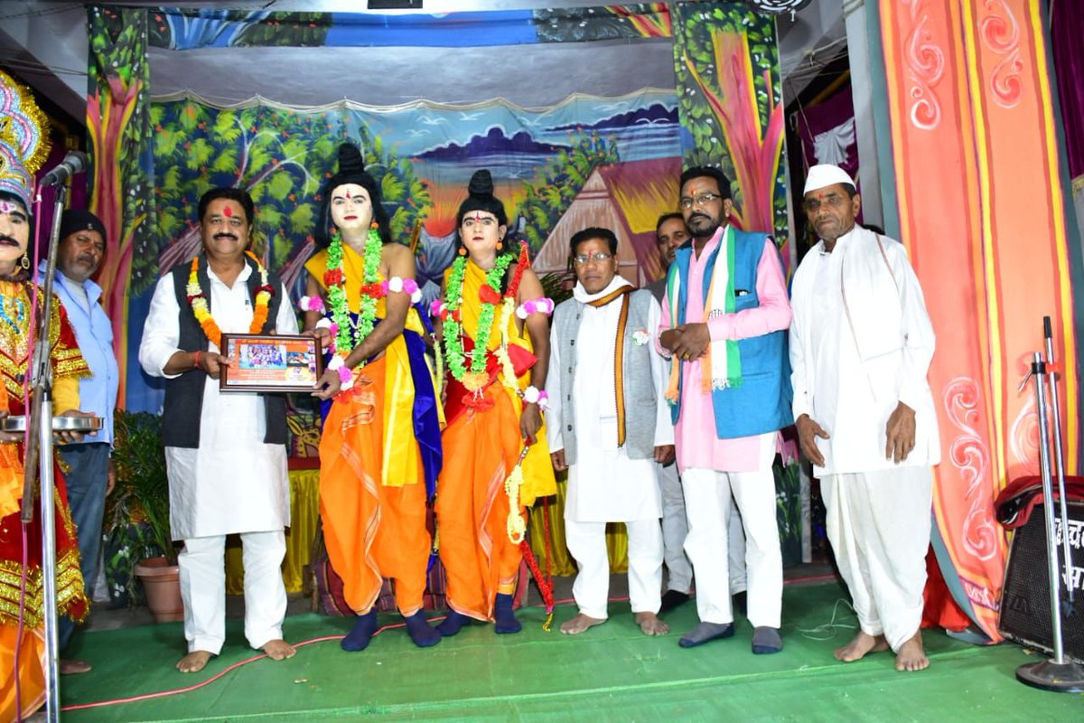 SukhdeoPanse's tweet image. ग्राम आष्टा में पारंपरिक भारतीय संस्कृति की आस्था और मर्यादा पुरुषोत्तम श्रीराम के चरितार्थ को मनुष्य जीवन को शत मार्ग पर चलने की दिशा दिखाने वाले रामलीला कार्यक्रम में सम्मिलित होकर उपस्थित आम जन मानस को संबोधित किया |

&quot;बोले सिया बलराम चंद्र की जय&quot;
