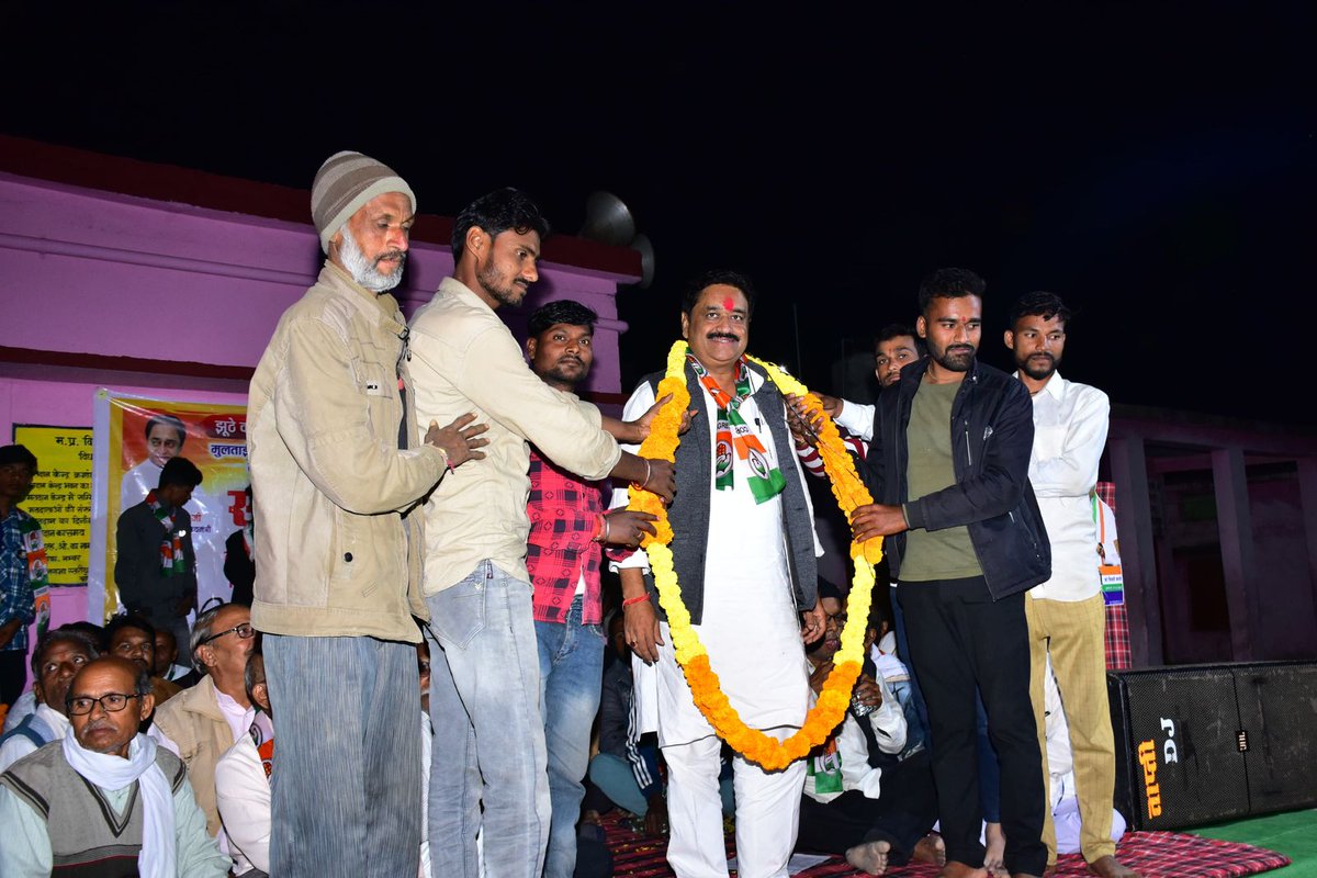 SukhdeoPanse's tweet image. मेरी विधानसभा क्षेत्र मुलताई के ग्राम ताइखेड़ा में मंडलम सेक्टर के कार्यकर्ता सम्मेलन में कांग्रेस के जांबाज एवं निष्ठावान कार्यकर्ताओं से भेट की।

आप सभी का उत्साह और कांग्रेस पार्टी के प्रति समर्पण ये दिखा रहा है की मुलताई में फिर से कांग्रेस इतिहास दोहराने जा रही है।