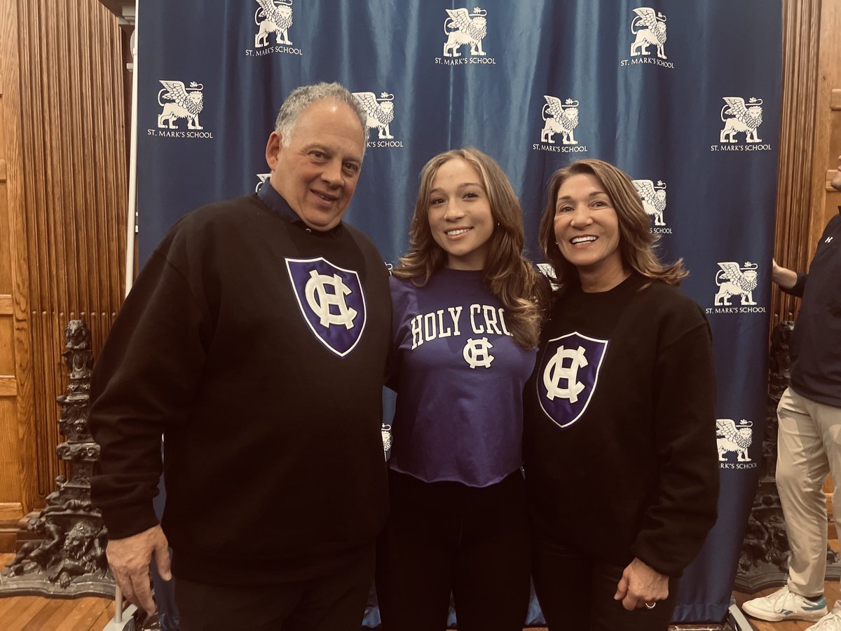 Proud to celebrate our daughter committing to ⁦@HCrossFH⁩ - we look forward to joining this amazing community.