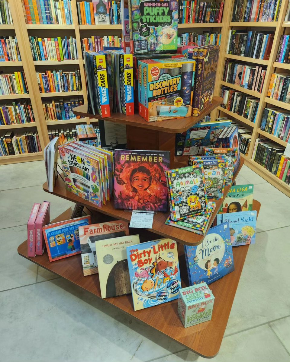 nextchapterli's tweet image. We are getting ready for the holiday season!