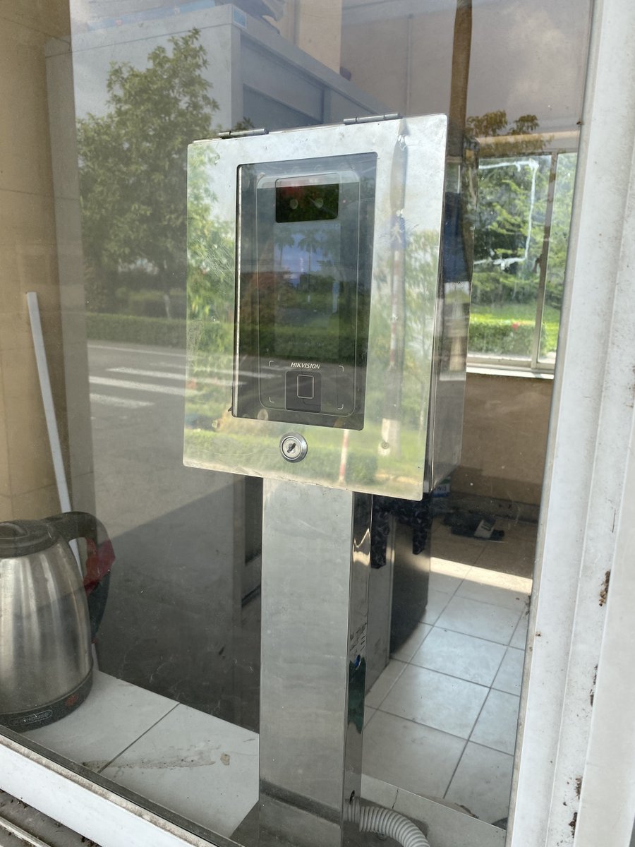 WiseSolutionsVN's tweet image. Việc sử dụng thiết bị nhận dạng khuôn mặt của HikVision kết hợp với cổng barrier đã mang lại một giải pháp hiệu quả và an toàn trong việc kiểm soát vào/ra nhà máy.

#HikVision #WiseSolutions #AccessControl