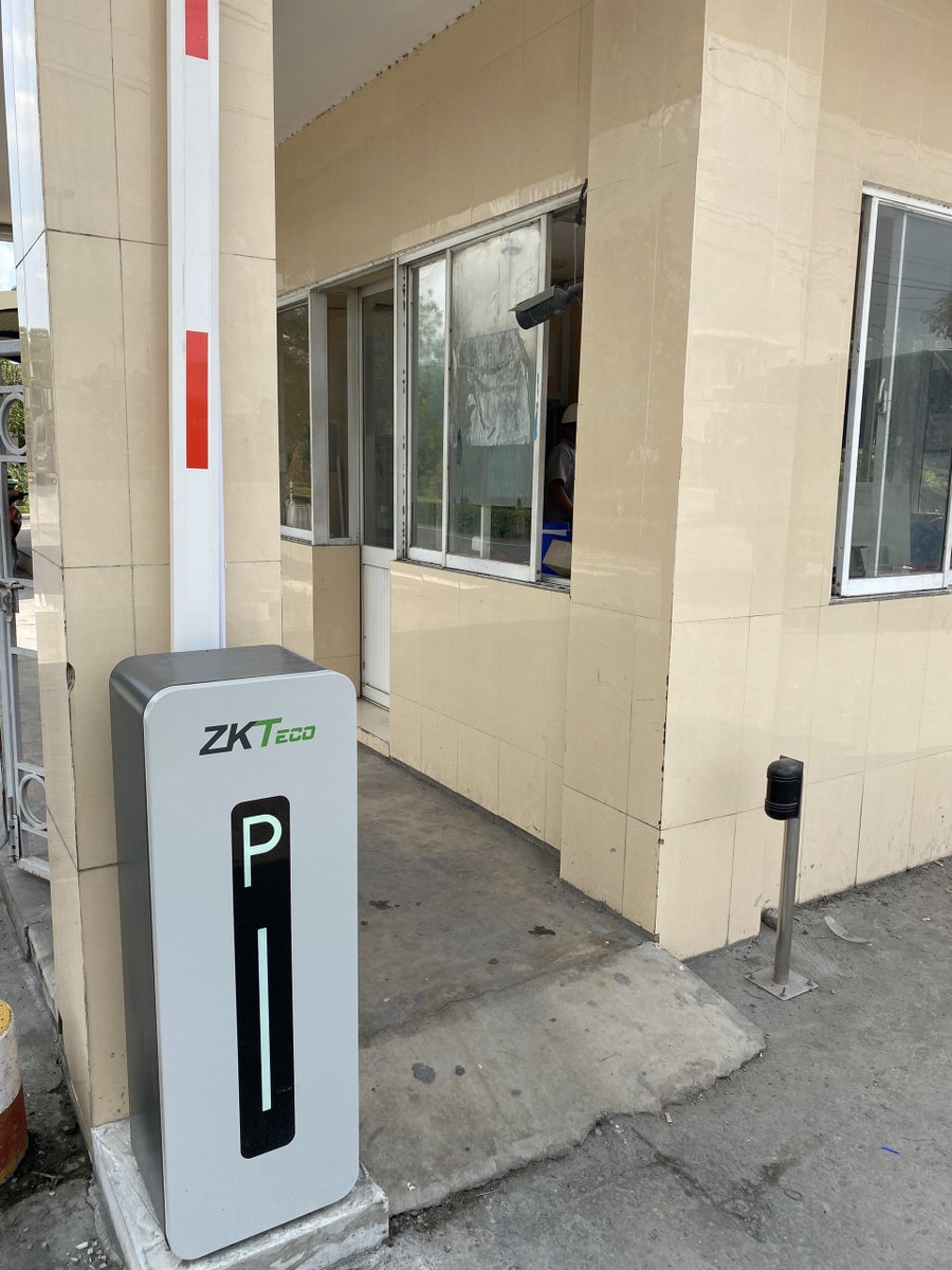 WiseSolutionsVN's tweet image. Việc sử dụng thiết bị nhận dạng khuôn mặt của HikVision kết hợp với cổng barrier đã mang lại một giải pháp hiệu quả và an toàn trong việc kiểm soát vào/ra nhà máy.

#HikVision #WiseSolutions #AccessControl