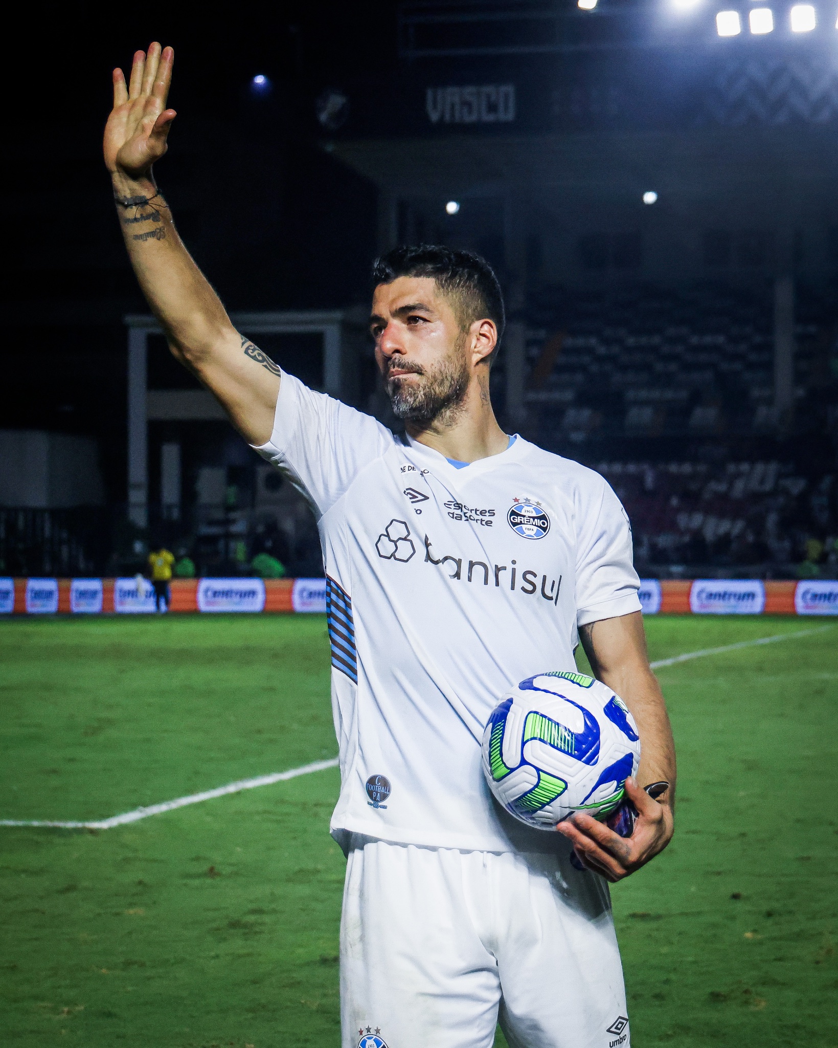 Suarez tuổi 36 lập hat-trick trong 19 phút trước khi gia nhập Miami với Messi 5 B/R Football on X: "Grêmio were losing 3-1 to Botafogo in the 47th minute. Then: 50'—Suárez ⚽️ 54'—Suárez ⚽️ 69'—Suárez ⚽️ 19-minute hat trick to win the game. Luis Suárez has still