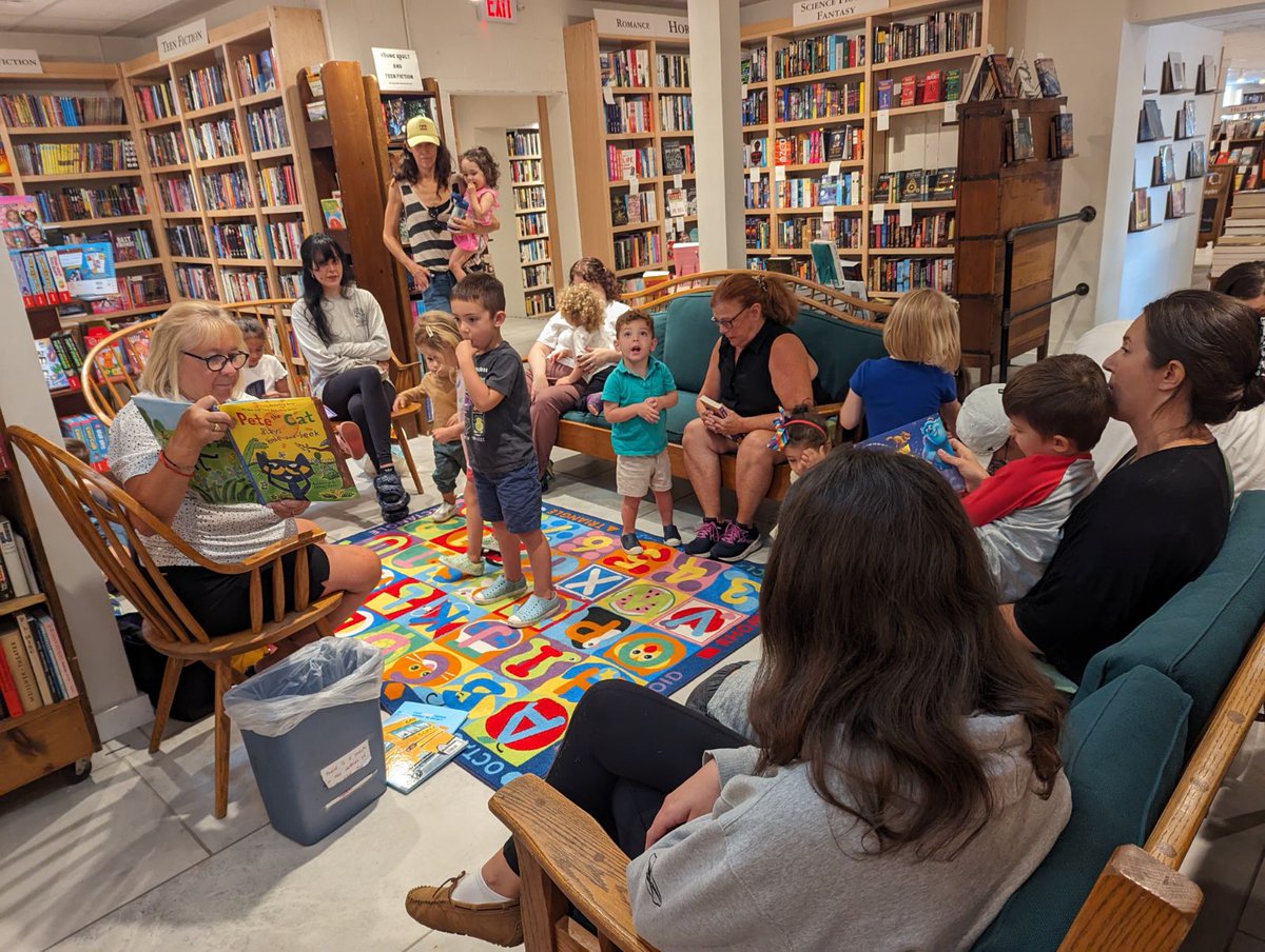 nextchapterli's tweet image. A small update since I guess I haven't updated Twitter. Welp, we've been open almost a year now :)