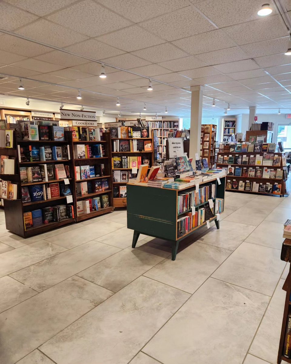 nextchapterli's tweet image. A small update since I guess I haven't updated Twitter. Welp, we've been open almost a year now :)