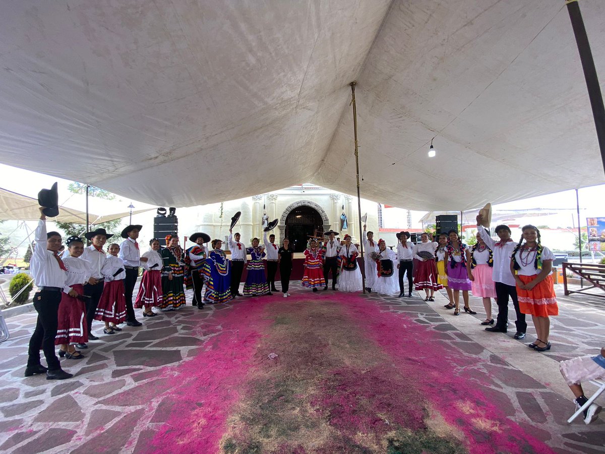 web_itapizaco's tweet photo. ¡#TecApz comprometido con la educación integral!
presentaciones del grupo de danza folclórica "Yolpaki"
Mucho éxito #TorosTec #Yolpaki #1TST #PSST #TodosSomosTecNM https://t.co/ksIRprjj3O