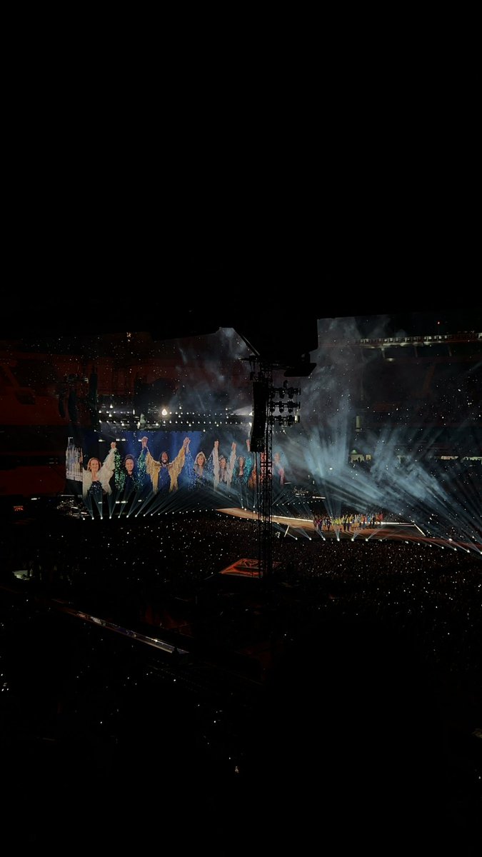 xbemyperson's tweet image. I HAD NIGHT OF MY LIFE WITH YOU @taylorswift13 @taylornation13 #BuenosAiresTSTheErasTour