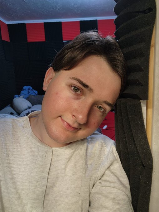 Hey my sexy followers sorry I haven't been on lately https://t.co/JyI5BMjNpG