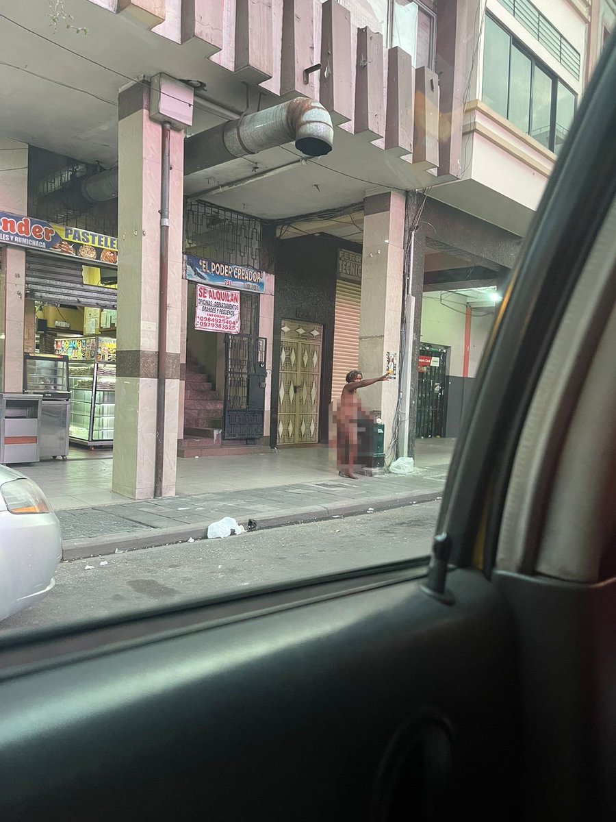 EmergenciasEc's tweet photo. En el centro de Guayaquil, rumichaca y Luque sabe andar una señora totalmente desnuda, también sabe andar por la 9 de octubre.
Por favor las autoridades competentes tomen cartas en el asunto y Ayuden a esa pobre mujer https://t.co/sGRi9EuctO
