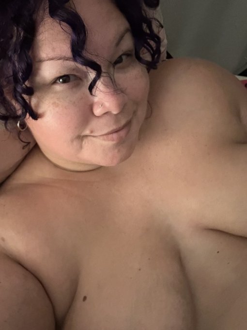 If you worship me, I will let you sleep close to me. https://t.co/9I9wgD4dVq