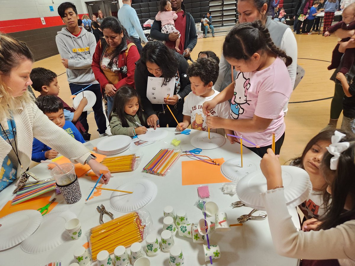 SweeneySESCoach's tweet photo. What could be better than a S.T.R.E.A.M Family Night about weather on a rainy fall evening?! Thank you to MTSU and @readtosucceed for helping us pull off another successful literacy night! 
#weatherfun #readingineverything #familynightfun https://t.co/flOz4n8a7u