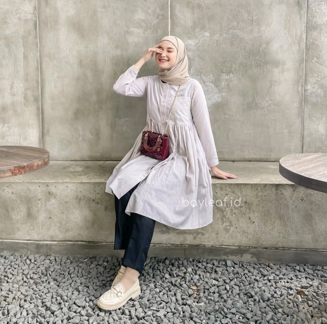 aurapallas's tweet photo. ternyata tunik brand lokal banyak banget yang kualitasnya nggak kaleng-kaleng ya. Nih aku spill satu-satu, harga under 200K semua 🥰✨ #zonauang https://t.co/WX6fBM2LvU