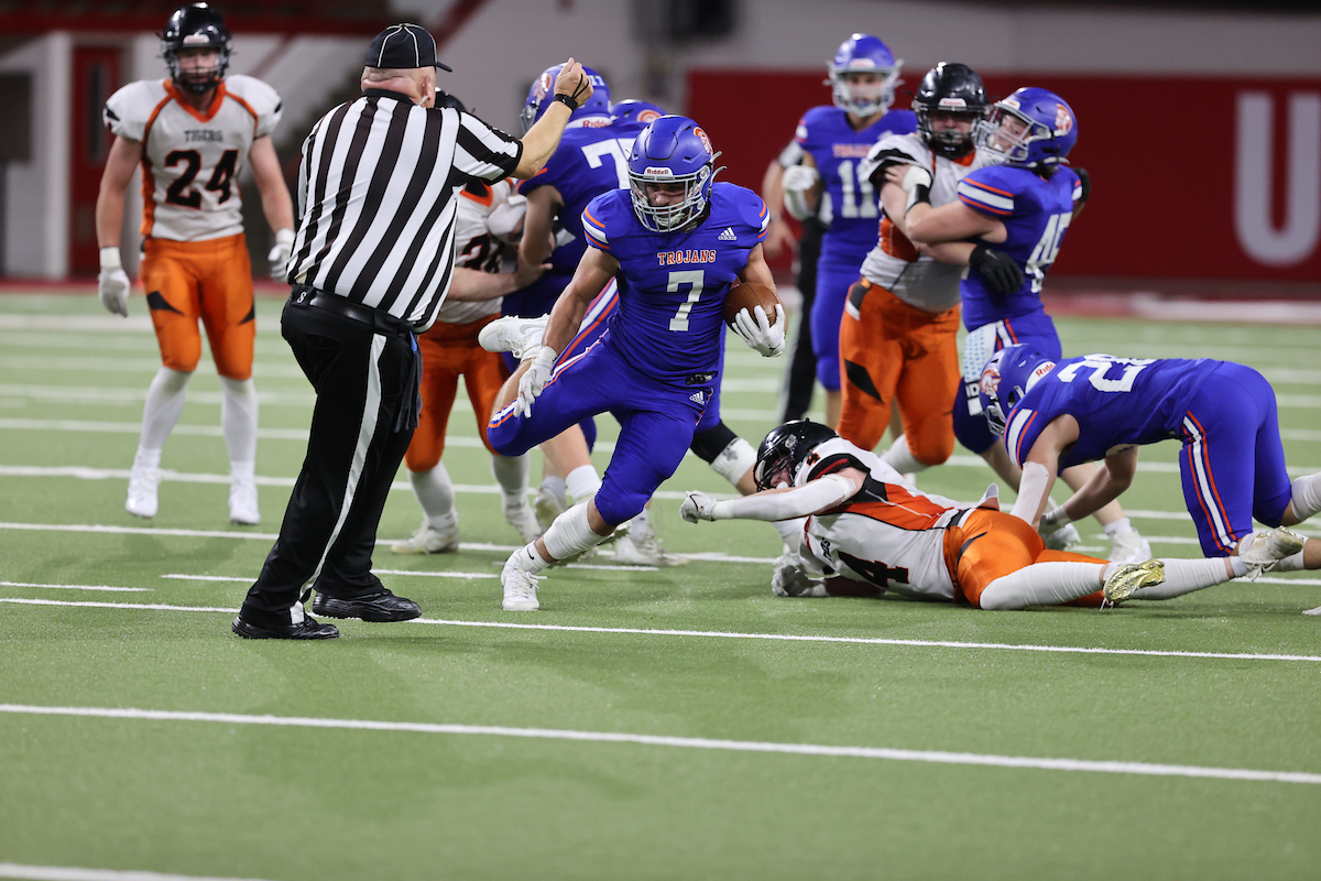 SDPBSports's tweet photo. Photos from the 9AA championship game between Parkston and Howard are up on the SDPB Flikr. #SDpreps #SDFootball23 

📷https://t.co/pM9thqvkwm https://t.co/5ehzT2hlRq