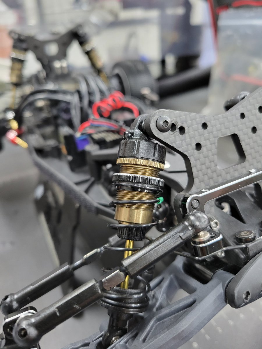 naoya19730929's tweet photo. 今日は☔なのでマニアリへ
PR RACING S1V4-R
前回のストックコンバット以来の走行ですが、OPの12.8mmショックのピストンに1.0mmをひとつ追加したら更にしなやかな動きになってタイムアップ👍😊
オススメ加工です!✨
#PR_RACING
#S1V4_R https://t.co/fbbjNRDkoN