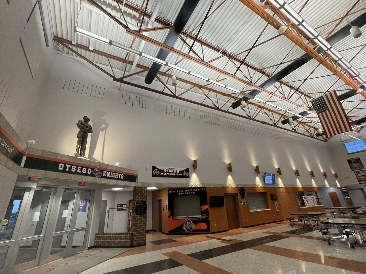TeenTeacherLA's tweet photo. I was walking through the HS Commons this evening when the beauty of our building struck me, so this is a random appreciation post about our beautiful school. I especially love the Knight’s shadow. 🧡
#OtsegoKnights #1HB #KnightForLife #ProudOtsegoKnight https://t.co/fSc0Bkze0d