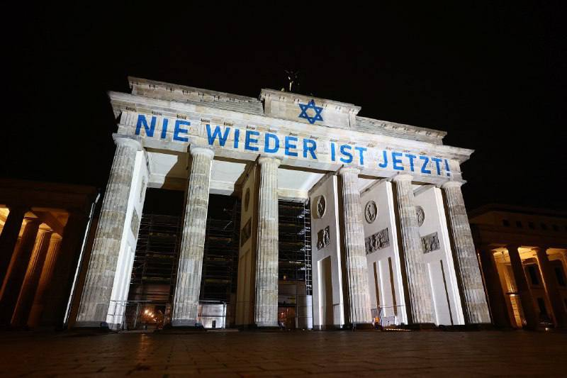 Report: Germany: The Brandenburg Gate in Berlin is illuminated in the colors of the Israeli flag with the inscription 'Never Again - Is Now.'

#Germany #BrandenburgGate #Berlin #IsraeliFlag #NeverAgain