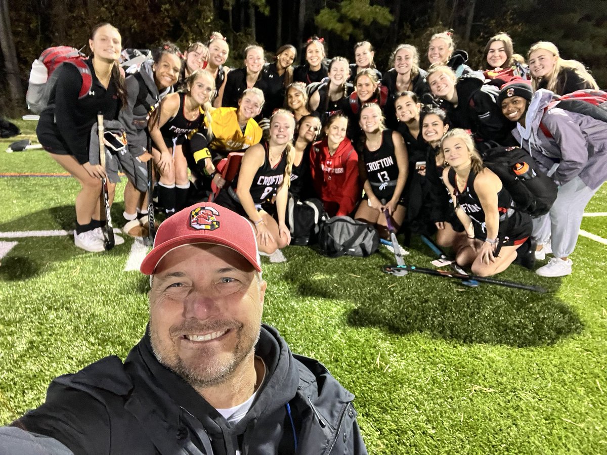 The tradition continues… State Championship Bound Selfie! Congrats to Crofton Field Hockey!! 🏑👏#TogetherCardsFly <a href="/CroftonHigh/">Crofton High School AACPS</a>