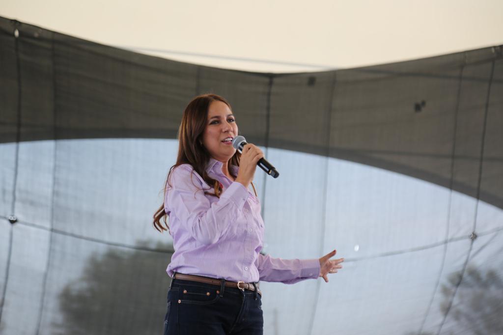 campogobgente's tweet photo. @Paulo_Banuelos Titular de la #SDAyR, asistió al Cuarto Encuentro de Estructuras de Participación Social de la Secretaría de Desarrollo Social y Humano; la Secretaria @LibiaDennise y el Gobernador @diegosinhue, dieron un emotivo mensaje a los asistentes de este gran evento. https://t.co/EJIsbYy5vM