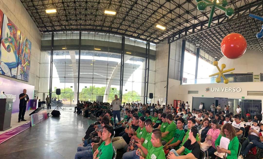 adalbertoi's tweet photo. ¡Muchas gracias al Cocyten por la invitación para dar la conferencia "Realidad Virtual y Aumentada, Más Allá de los Videojuegos" como parte de la Semana Estatal de Ciencia y Tecnología "Explocientizate 2023"! https://t.co/iE2lNS0WDO