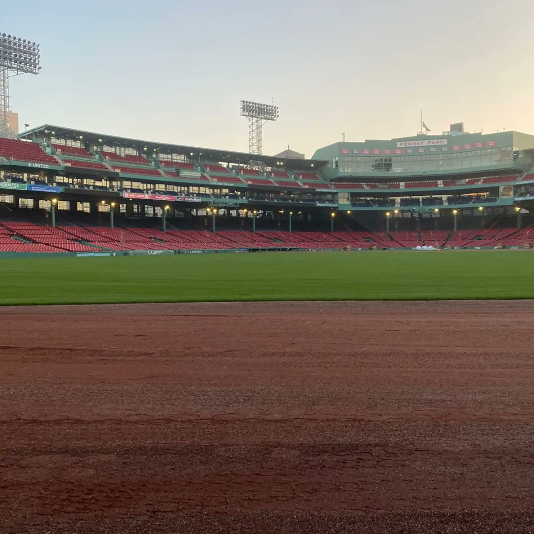 Procesoscultur1's tweet photo. Visitando un escenario emblemático el @fenwaypark Fenway Park casa de los @redsoxbeisbol Red Sox y el estadio 🏟️ más antiguo de los Estados Unidos, inaugurado el 20 de abril de 1912, una semana después del hundimiento del Titanic; aún con sus bancas intactas desde los años 30. https://t.co/y4wUTDRkmi