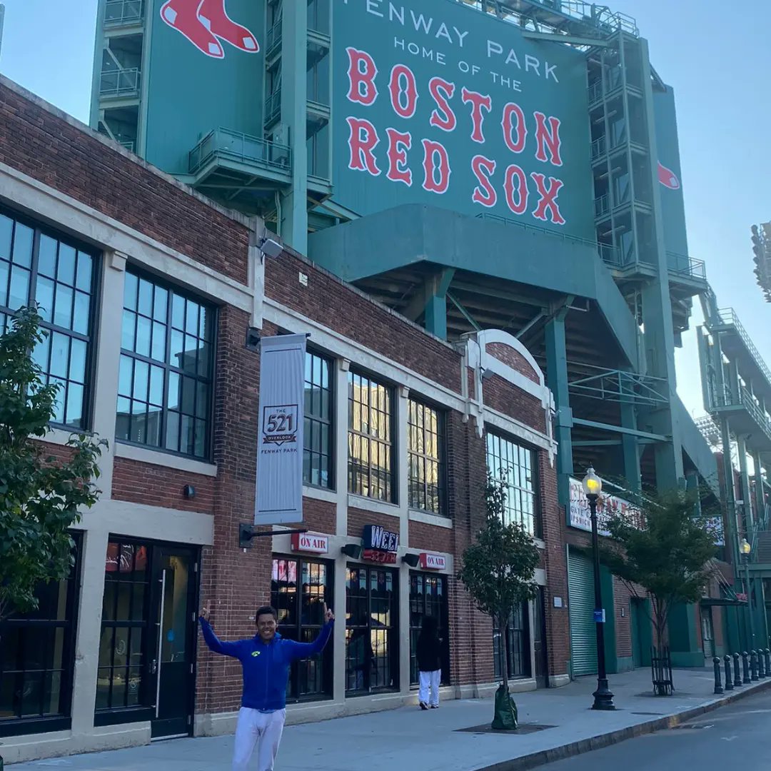 Procesoscultur1's tweet photo. Visitando un escenario emblemático el @fenwaypark Fenway Park casa de los @redsoxbeisbol Red Sox y el estadio 🏟️ más antiguo de los Estados Unidos, inaugurado el 20 de abril de 1912, una semana después del hundimiento del Titanic; aún con sus bancas intactas desde los años 30. https://t.co/y4wUTDRkmi