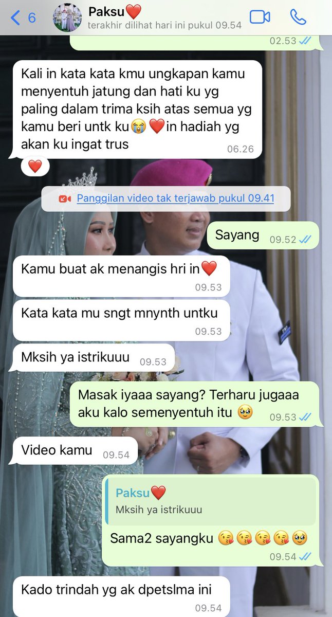 Triiaa4's tweet photo. Selamat hari pahlawan dan selamat ulang tahun suamiku ❤️ wanna save this beatiful memories 😇 jika kamu memilih laki2 yang tepat, sekecil apapun tindakanmu kamu akan selalu dihargai 🤍 https://t.co/htuv5a7iwS