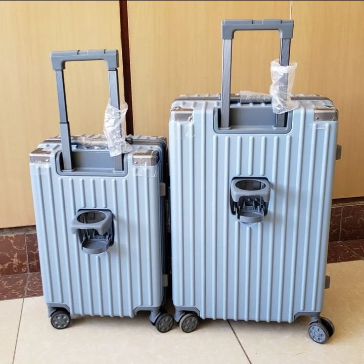 Zipless, unbreakable luxurious suitcase.
With a bottle/can holder.
360° rotation double Wheels 
Strong handle 
Medium
Large
Dm/call 0113034019.
Free delivery within Nairobi CBD.