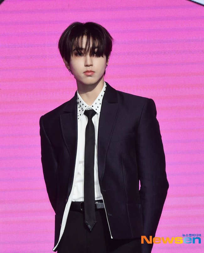 📸📰 231110 | [PHOTOS AND ARTICLE]

HAN via Naver Press photos from the 樂-star comeback showcase. 

↪️Like &amp; recommend the article

#HAN #한 #ハン <a href="/Stray_Kids/">Stray Kids</a>

Stray Kids Han, strong attractive charm
n.news.naver.com/entertain/arti…