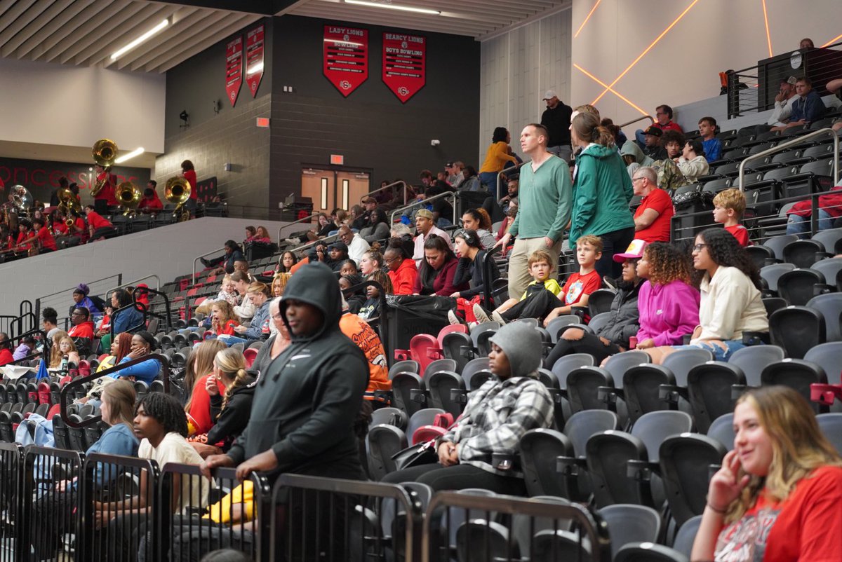 sully7777's tweet image. Searcy celebrated the opening of new Lion arena tonight.  It is spectacular !! They thought of everything . Tonight , they recognized hoop and volleyball players from all eras starting with the 50’s.  Props to those who made this possible.
