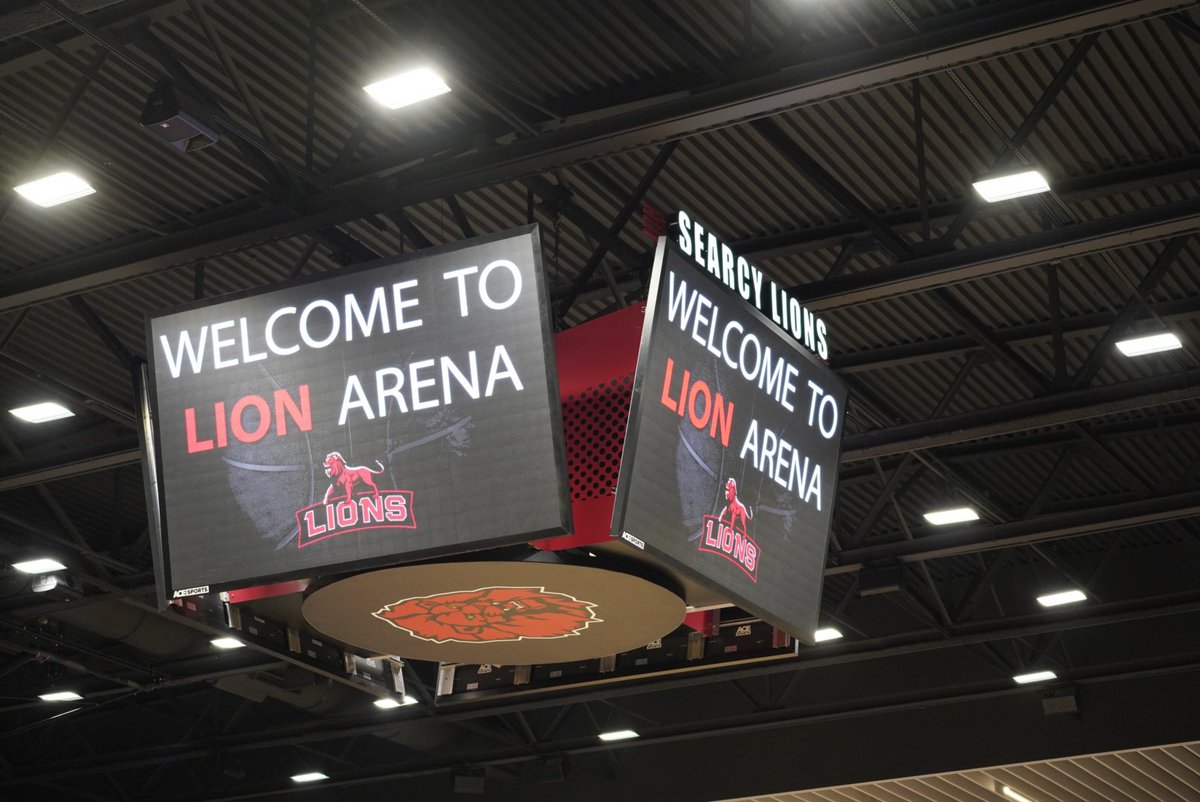 sully7777's tweet image. Searcy celebrated the opening of new Lion arena tonight.  It is spectacular !! They thought of everything . Tonight , they recognized hoop and volleyball players from all eras starting with the 50’s.  Props to those who made this possible.