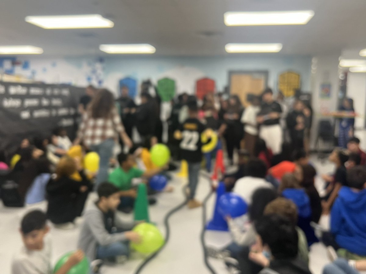 KarilyCruz's tweet photo. House Reveal take 2 🎬 #MiddleSchoolEdition 4 houses, 1 house DHP, DHP,DHP @PrincipalLuSal @HybridPrep @MrJChoice1 @N_Bernardino https://t.co/RQbEYj5Sa1