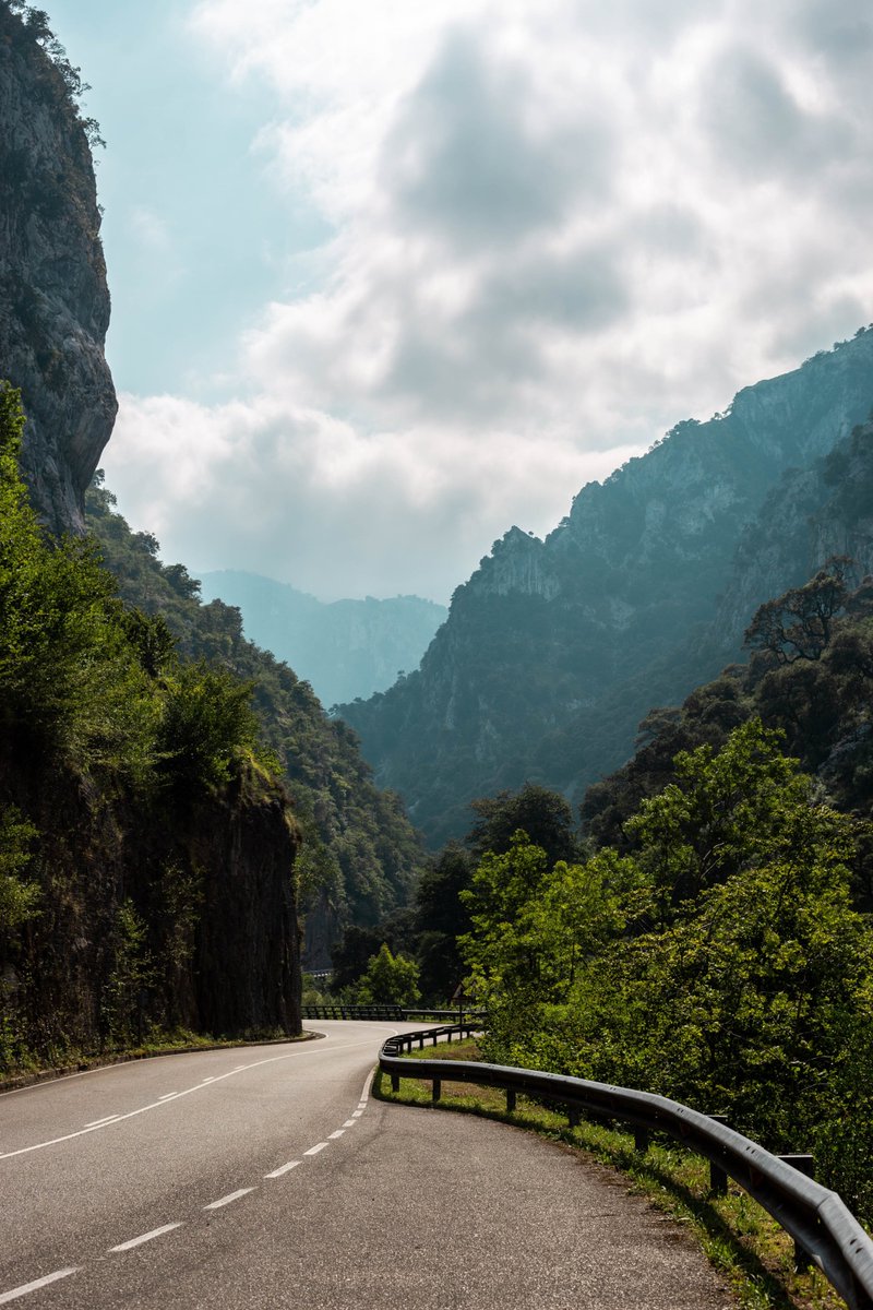 C_Moreno_30's tweet photo. Embracing the open #road, one mile at a #time. 🚗✨ #WanderlustJourney #roadtrips https://t.co/F7nIWWY15I