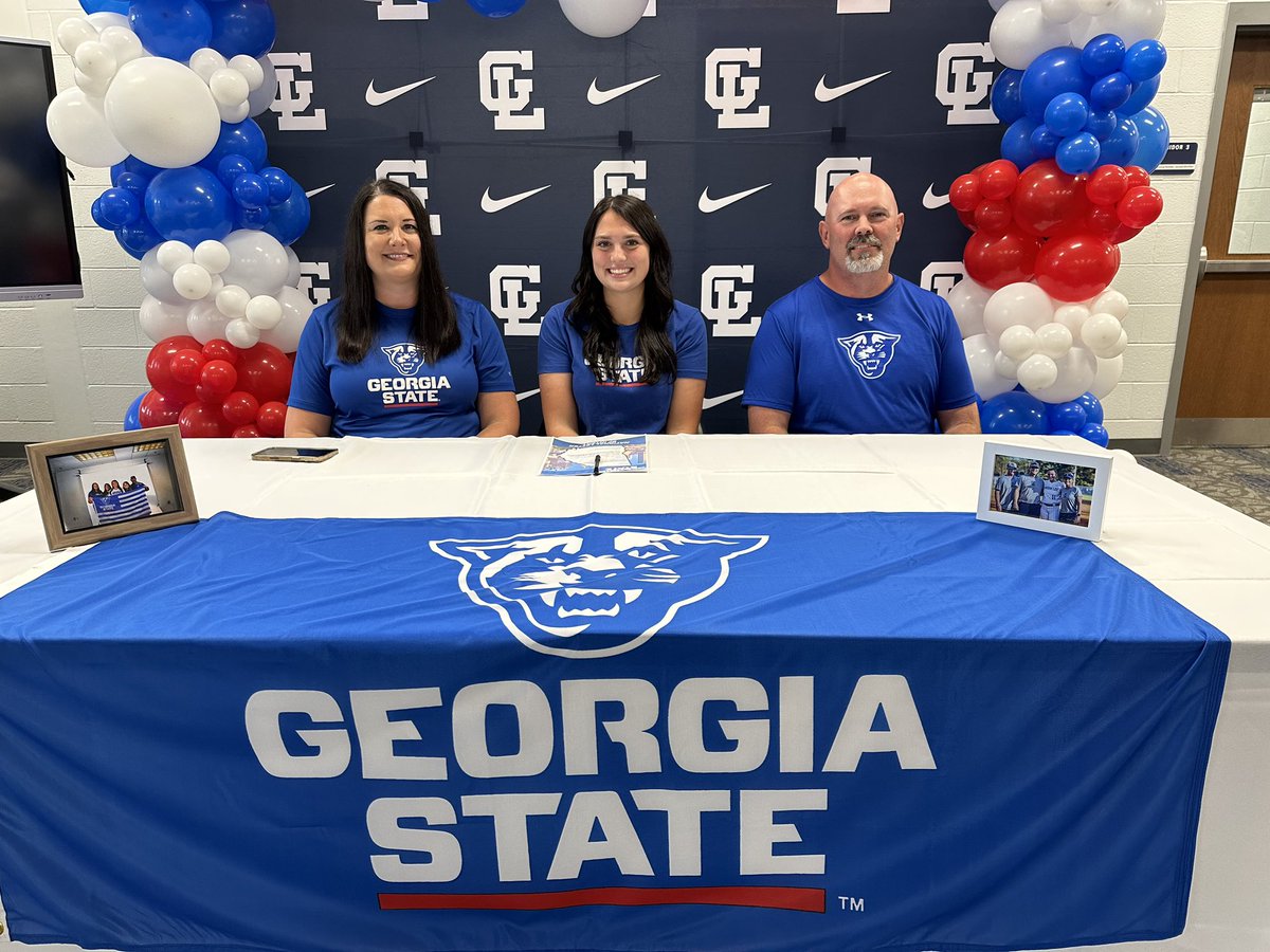 sydney16293658's tweet photo. Had an amazing signing party today! Huge thank you  to my school! Go panthers💙❤️ https://t.co/V2C469SOu7