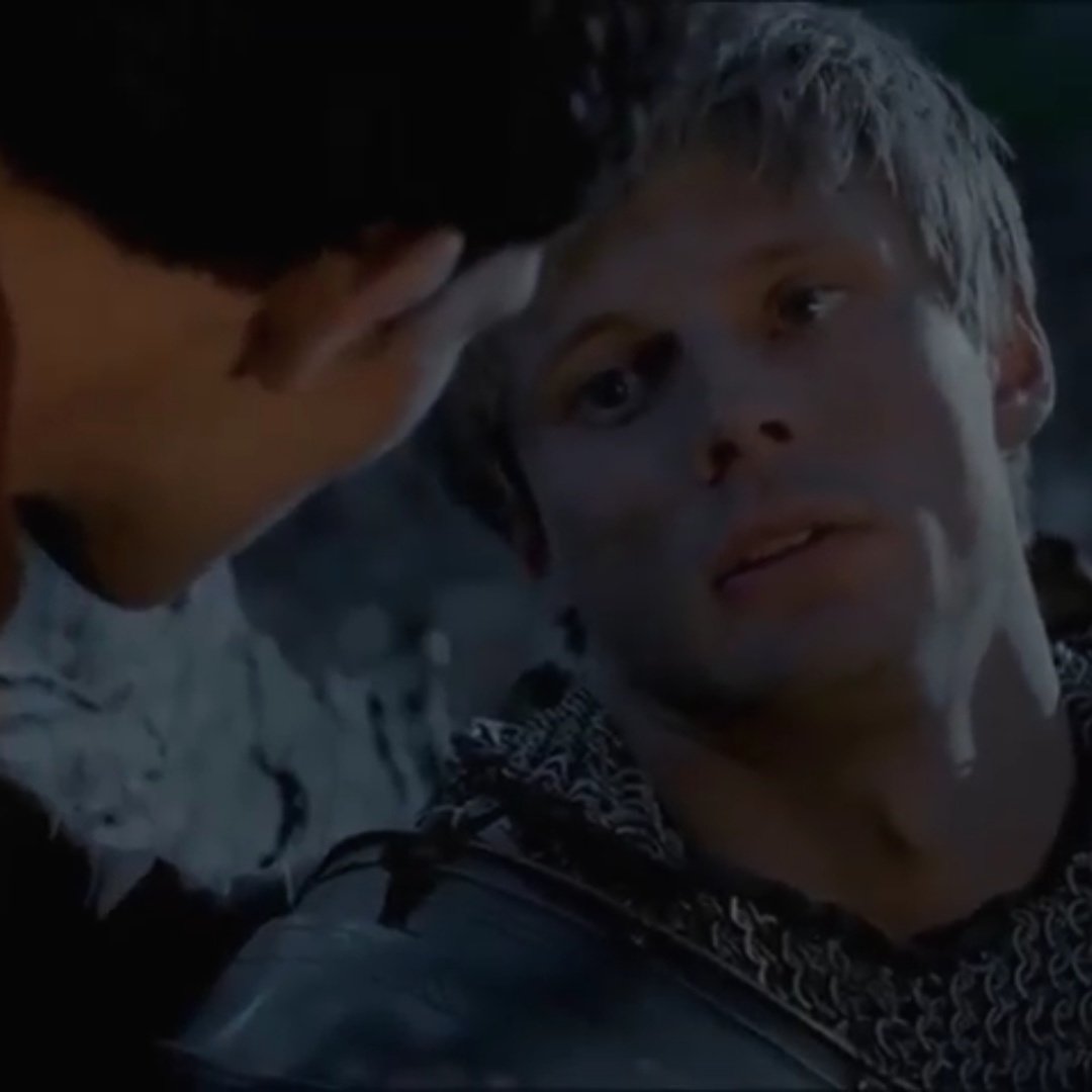 ackrmnpndrgn's tweet photo. arthur "i want to kiss him so bad" pendragon https://t.co/HsQ6vJC9gB