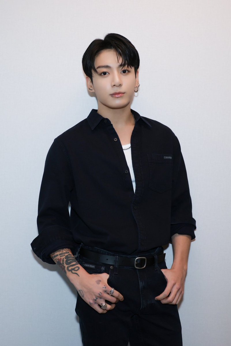[INFO] 10.11 - De acordo com a K-media "RNX TV" #JUNGKOOK (<a href="/BTS_twt/">방탄소년단</a>) irá chegar na Coreia amanhã a tarde 

Descrição: 

“BTS” JungKook chega ao Aeroporto Internacional de Incheon na tarde de 11 de Novembro, após completar sua programação do álbum no exterior.

#JungKook_GOLDEN