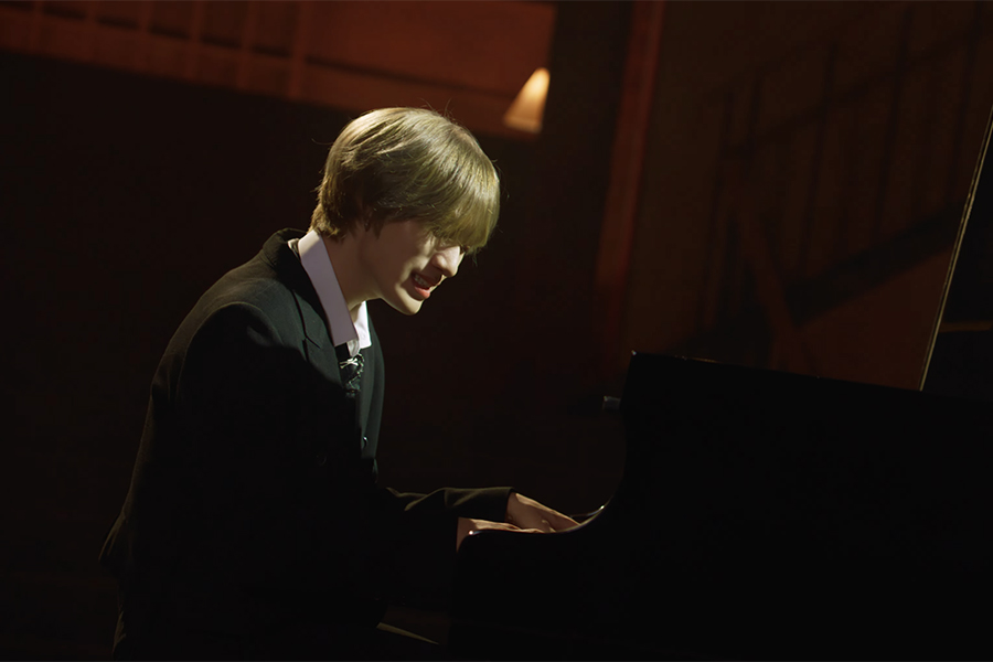soompi's tweet photo. WATCH: #BangYeDam Enchants With Beautiful Piano Serenade In MV For Self-Produced Track “Miss You”
https://t.co/lioJkMm5qa https://t.co/BXe3Ei4W7l