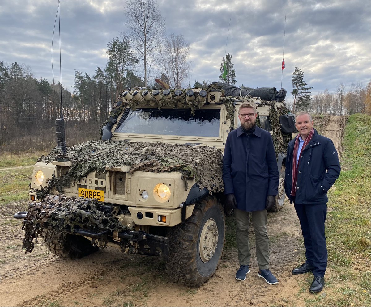 State Secretary Eivind Vad Petersson visting the Norwegian NATO eFP contingent @efp_lithuania today. 150🇳🇴 soldiers serving currently in allied forces in Lithuania, an important contribution to regional security, deterrence and defence. @NorwayMFA @Lithuanian_MoD @EivindVP