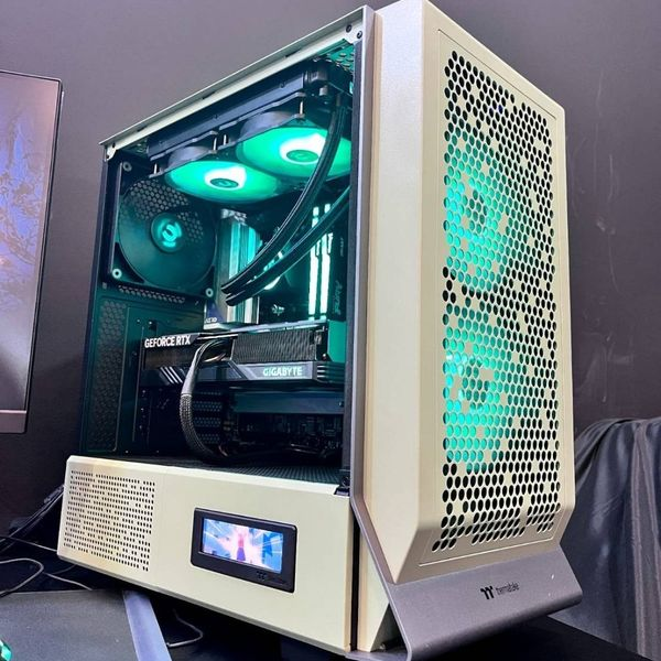 ThermaltakeInc's tweet photo. Our Ceres 300 Matcha Green looked amazing at #Indocomtech !
📷 Thermaltake Indonesia
#Thermaltake #Ceres300 #MatchaGreen https://t.co/I6GTEJHYza