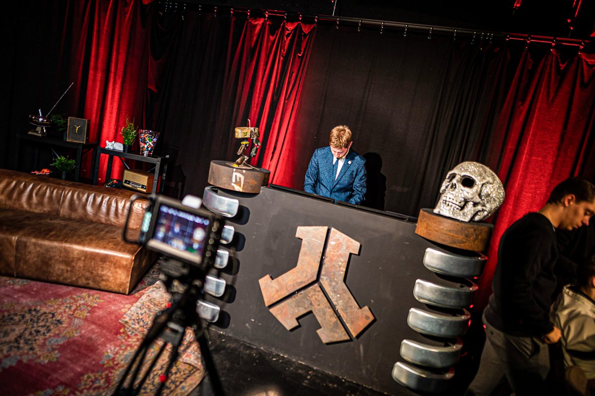 Gentleman Bo tweet media