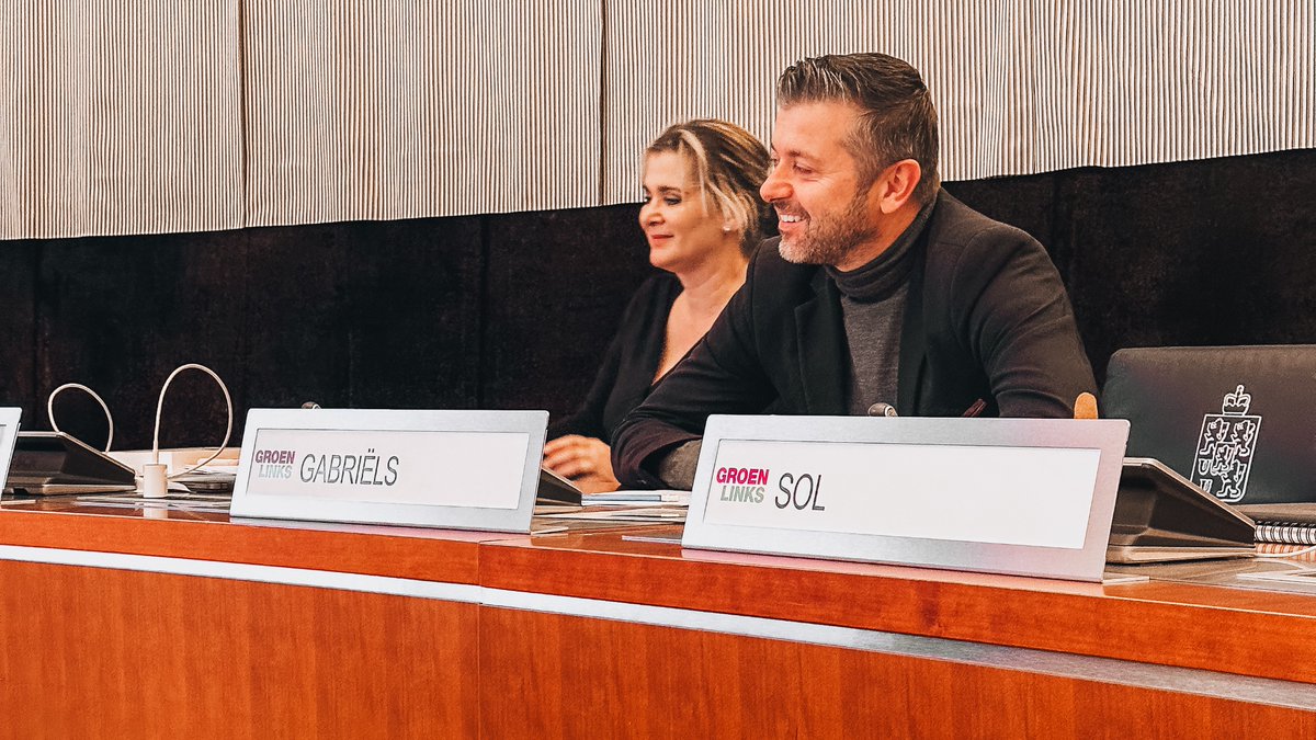 De allerlaatste keer -voorlopig- in onze Statenzaal. Altijd energie, vaak vrolijk, nooit te beroerd om op te zoek te gaan naar een oplossing. Limburg gaat onze groene <a href="/Geert_gabriels/">Geert Gabriëls</a> missen! Zet ‘m op in Den Haag. 🚀💚 #totgauw