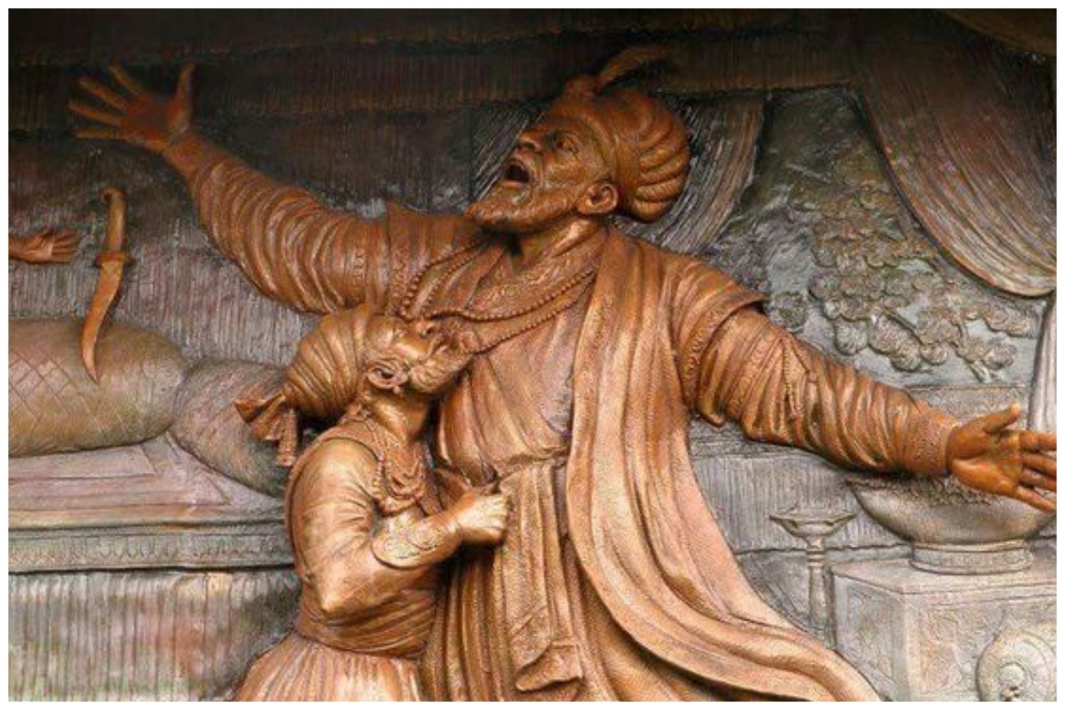 SwarajyaMag's tweet photo. Why 10 November Is A Critical Date Of India's History

Today marks the 363rd anniversary of the Battle of Pratapgarh, in which, Chhatrapati Shivaji slew Afzal Khan, the mighty general of the Adilshahi dynasty.

The elimination of Afzal Khan was one of the most significant events in the life of Shivaji.

Link: https://t.co/YtXNxaQDKV
#BattleofPratapgarh #ShivajiMaharaj