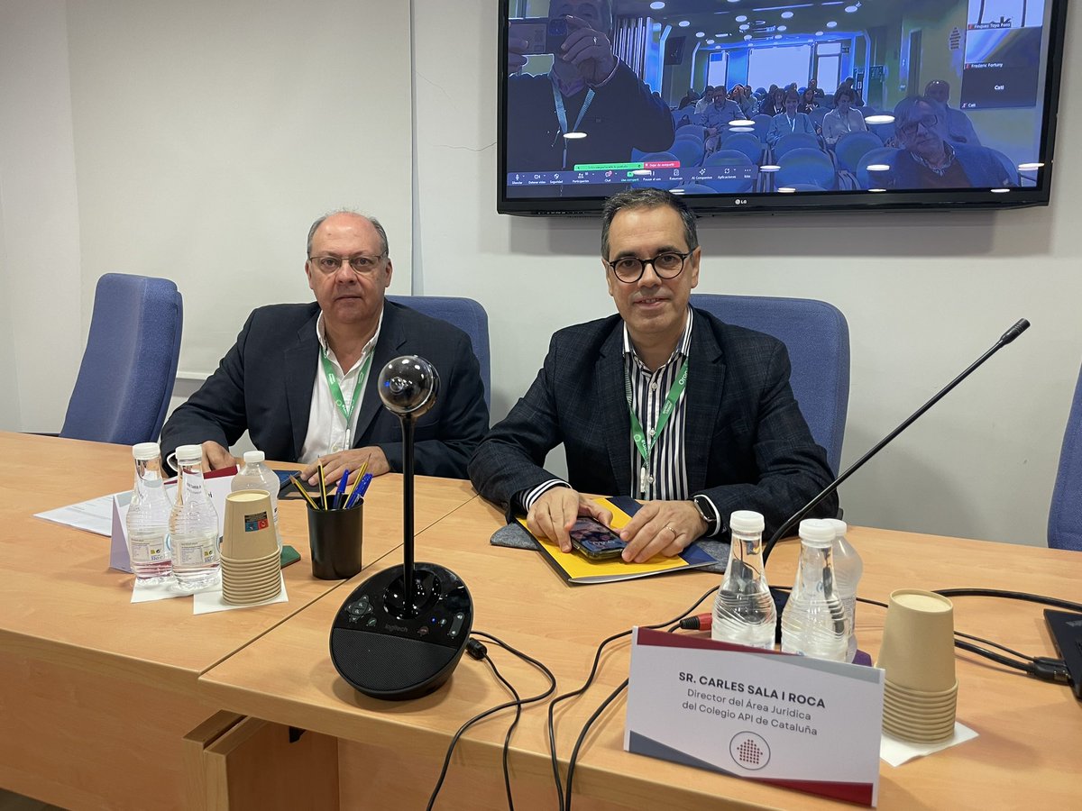 <a href="/CAFBALEARES/">CAFBAL</a> <a href="/apicatalunya/">API Catalunya</a> Començam el segon dia de les Jornades de Formació Pau Bonet amb la ponència 'LAU: Ley de la vivienda nacional, en zonas no tensionadas', a càrrec de Carles Sala i Roca, director de l'àrea jurídica d'<a href="/apicatalunya/">API Catalunya</a>. Presentat pel nostre secretari, B.Segui