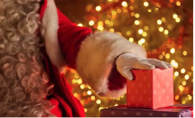 Our client Daniel Casper has flown to Finland to help the elves for the Christmas Season. #proudagent #christmasseason #interactive #Santa #workingactor #actorslife #talentagent #talentagency